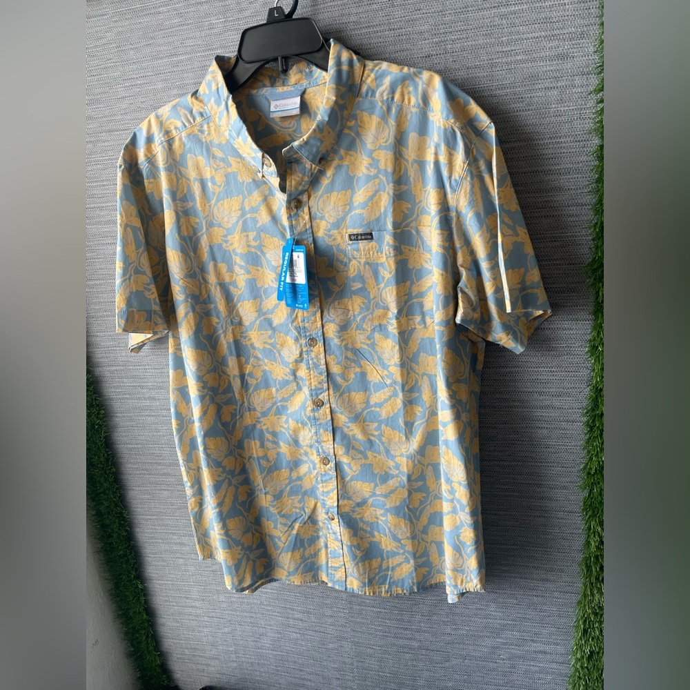 Columbia Short-Sleeve Leaf Print Button-Down Shirt - Light Blue & Yellow